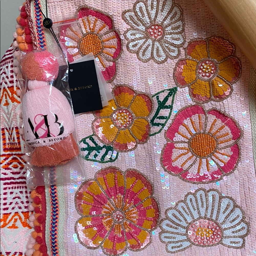 America $ Beyond Vibrant Floral Embroidered Tote Bag and pouches (3) - Picture 4 of 15